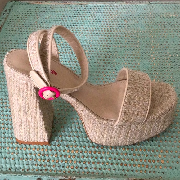 Larroude Shoes - NWT Larroude Dolly platform heels
